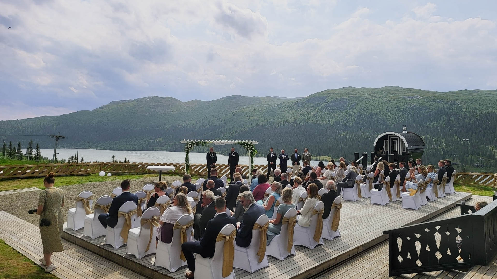 Fjellbryllup på Spåtind med utsikt over Synnfjell